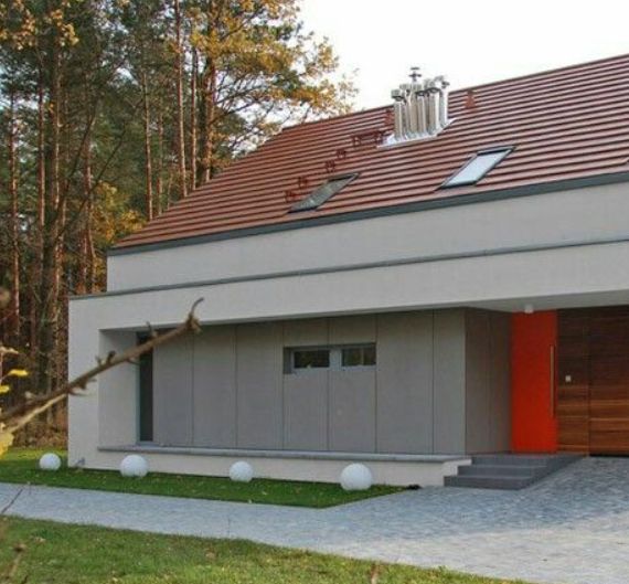 Nowoczesny dom przy lesie